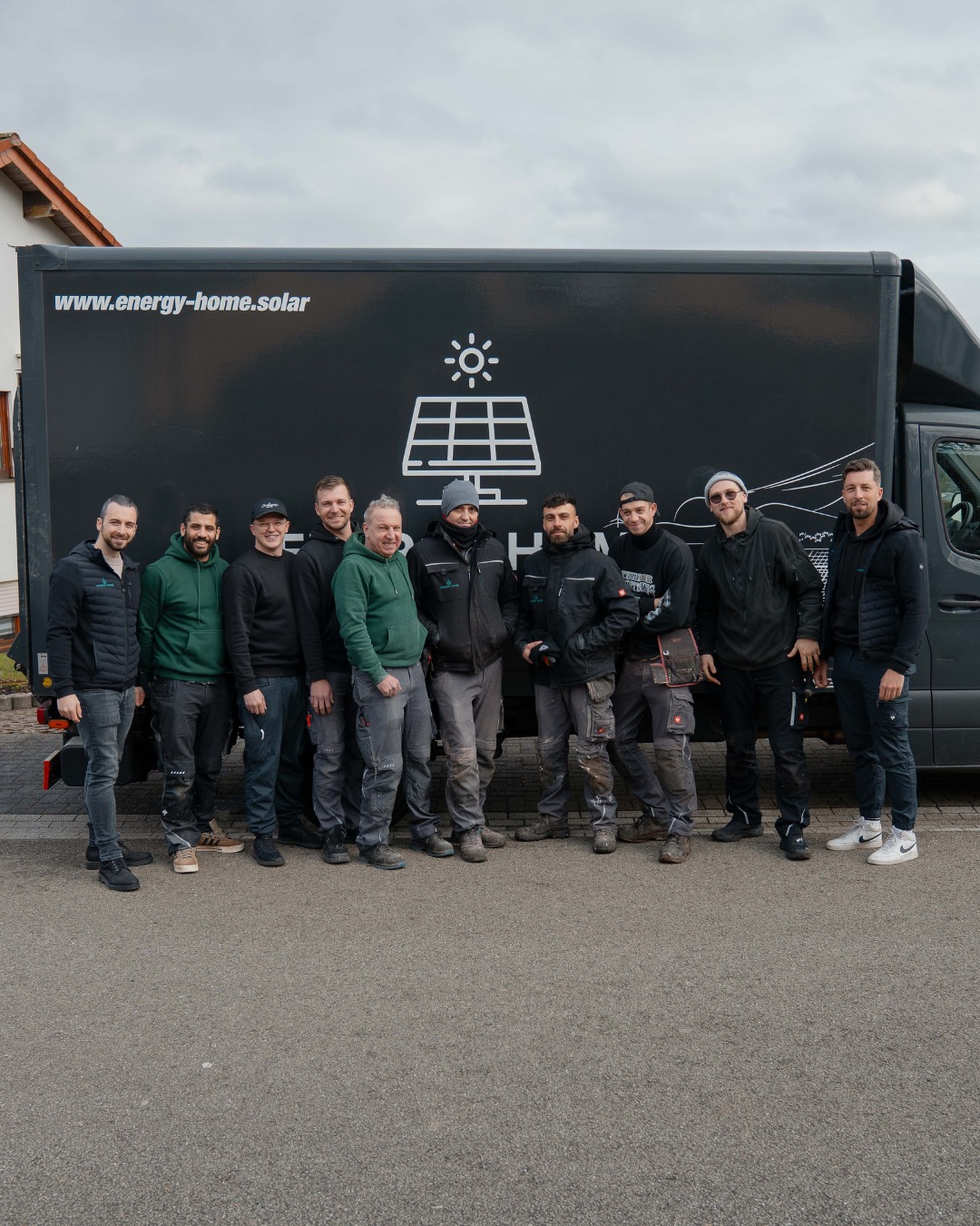 👋 Das ist unser Team.
Menschen aus der Region, die täglich daran arbeiten, Solaranlagen zu planen, zu installieren und zuverlässig umzusetzen.
Mit Erfahrung, festen Ansprechpartnern und dem Anspruch, jede Anlage sauber zu realisieren ☀️
#energyhome #photovoltaik #team #regional #wadern