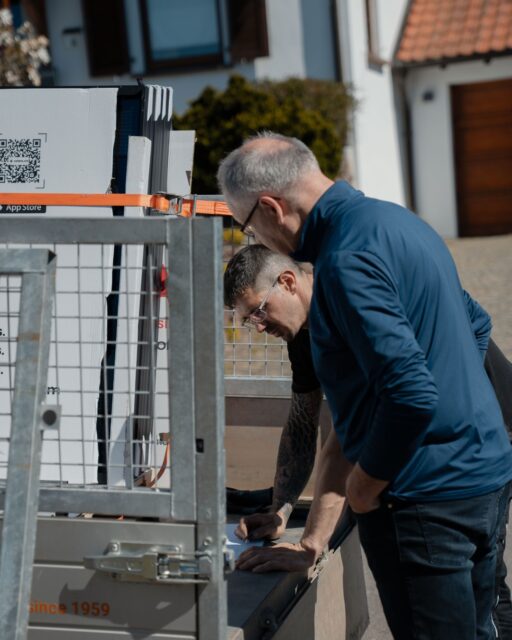 🤝 Unsere Kunden stehen nicht daneben, die reden mit.
Wenn auf der Baustelle Entscheidungen fallen, ist der Kunde dabei. Ob es um die Kabelführung geht, den Zählerplatz oder die Ausrichtung der Anlage. Wer das eigene Haus kennt, hat oft gute Ideen.

#energyhome #photovoltaik #solaranlage #regional #wadern