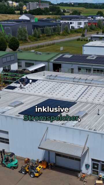 🏗️ Großprojekt bei @hoffmann.baumaschinen  in Lebach.

220 Module aufs Dach, Speicher, Wechselrichter und eine Ladestation für Elektrofahrzeuge. Wir zeigen euch in den nächsten Posts, wie das Ganze entsteht.

#energyhome #photovoltaik #gewerbe #lebach